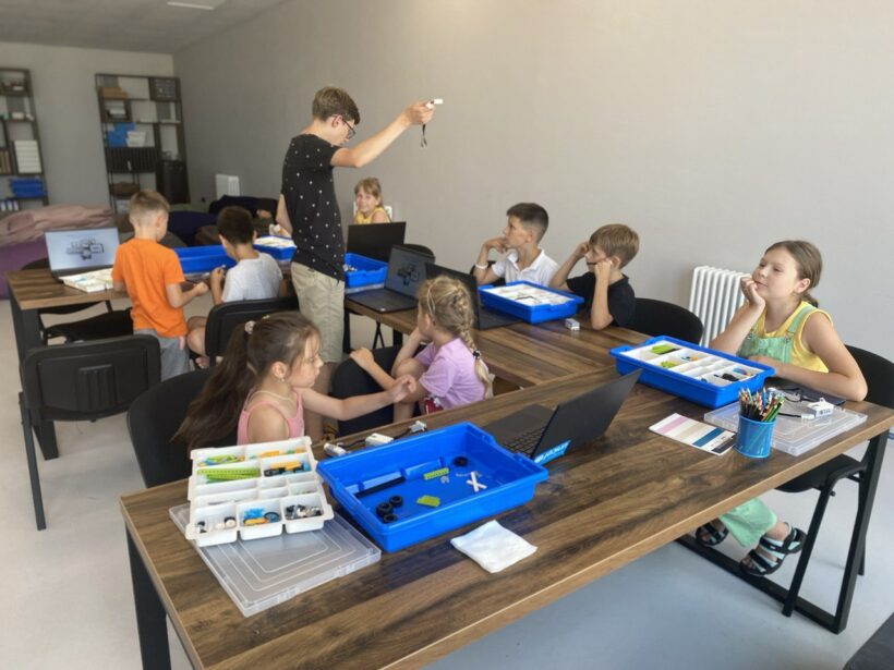 Școli de vară pentru tineri și adolescenți refugiați, în Căușeni
