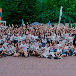 Tabăra „Tineri în acțiune” a reunit peste 340 de tineri din Moldova și Ucraina într-un spațiu sigur, creativ și incluziv